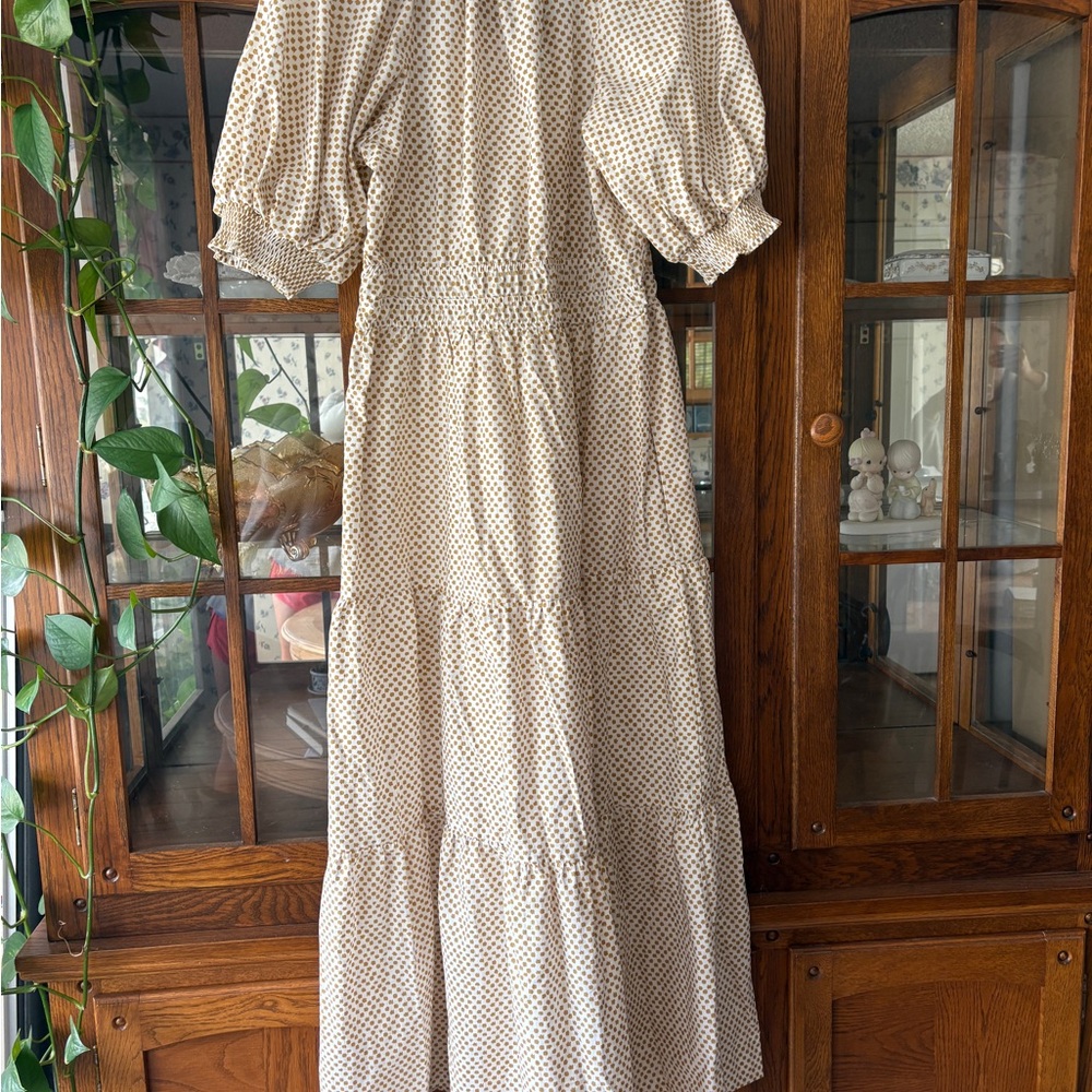 Anthropologie the Somerset: Puff sleeve edition in Neutral Motif NWT size medium - Picture 7 of 7